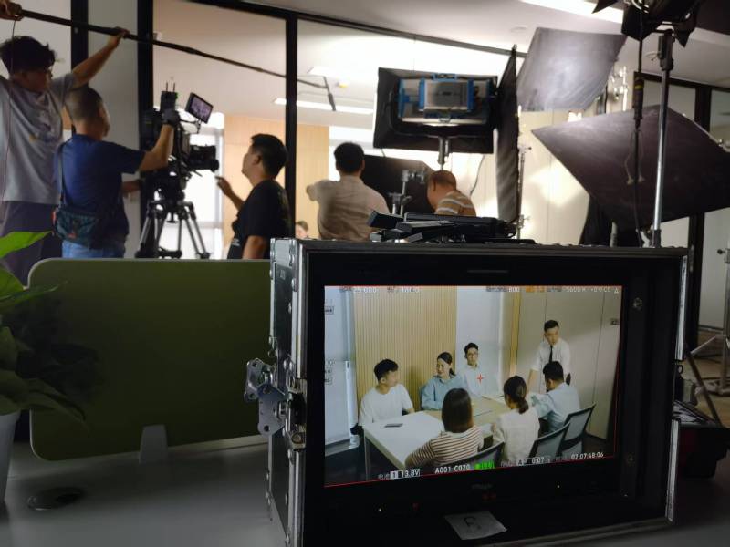 潍坊TVC拍摄公司：科技产品视觉化大师，诠释未来感与功能美学